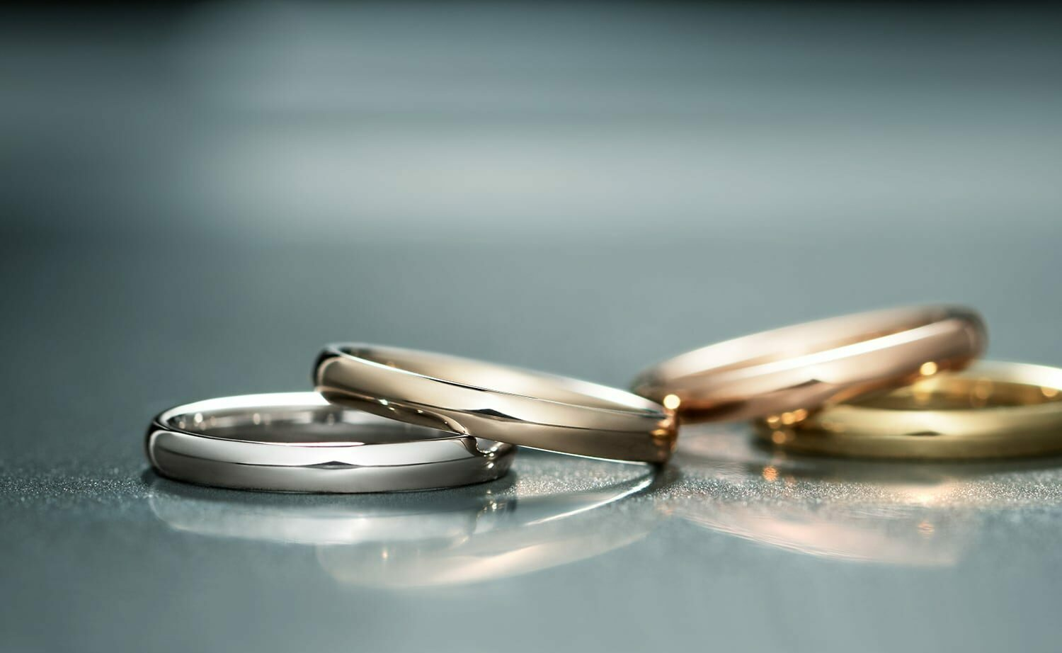 オーバルストレートラインのデザインの結婚指輪