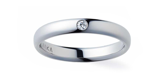 光沢仕上げの婚約指輪のイメージ