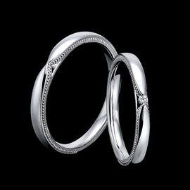 ミルグレイン仕上げの結婚指輪の写真