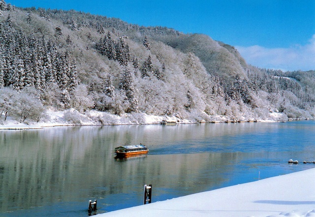 山形県の最上川の写真