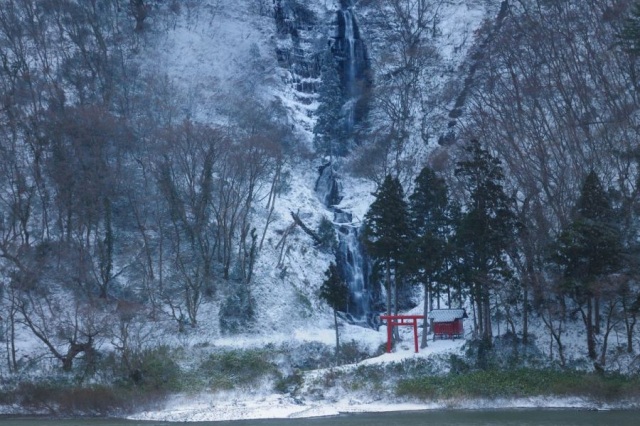 白糸の滝の冬の写真