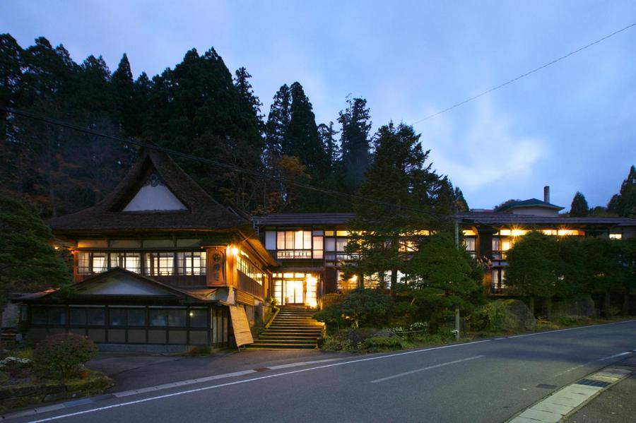 西屋の外観写真