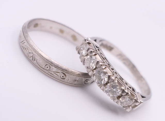 プラチナの結婚指輪の写真